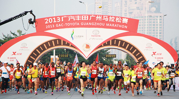 2013广州马拉松,MCC心肺复苏机在现场