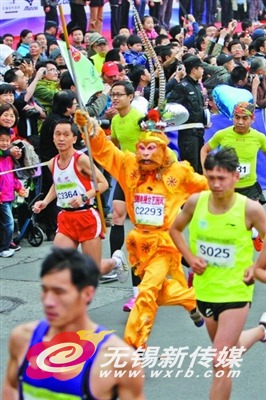 内马拉松赛事中第一次使用心肺复苏机